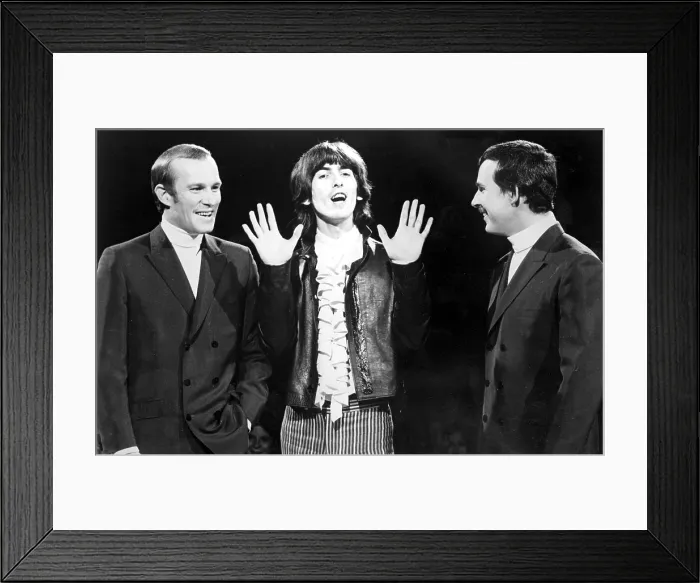 Framed Print : SMOTHERS BROTHERS COMEDY HOUR, Tommy Smothers, George Harrison, Dick Smothers, 1967-70