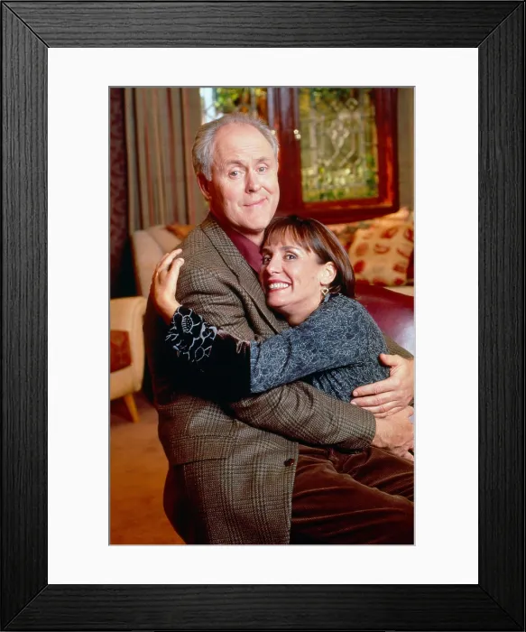 Framed Print : 3RD ROCK FROM THE SUN, from left: John Lithgow, Laurie Metcalf, What's Love Got to Do, Got to Do with Dick? (Season 4 | Episode 5, aired 28 October 1998), 1996-2001