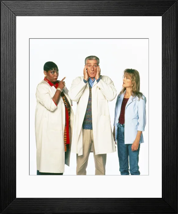 Framed Print : EMPTY NEST, from left: Marsha Warfield, Richard Mulligan, Park Overall, 1988-1995