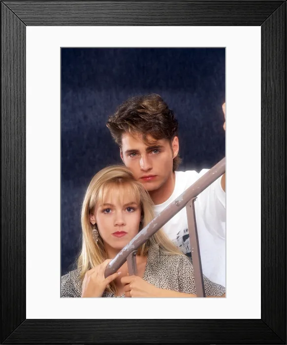 Framed Print : BEVERLY HILLS, 90210, from left: Jennie Garth, Jason Priestley, 1990-2000