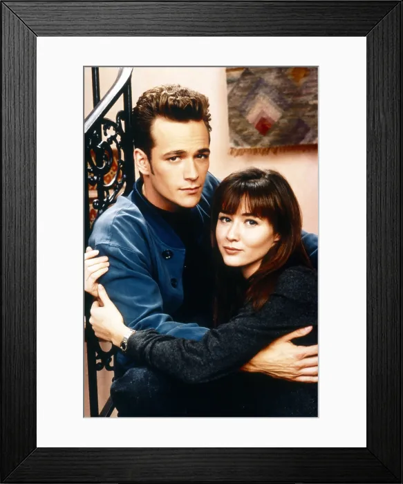 Framed Print : BEVERLY HILLS, 90210, from left: Luke Perry, Shannen Doherty, 1990-2000 Framed Print : BEVERLY HILLS, 90210, from left: Luke Perry, Shannen Doherty, 1990-2000