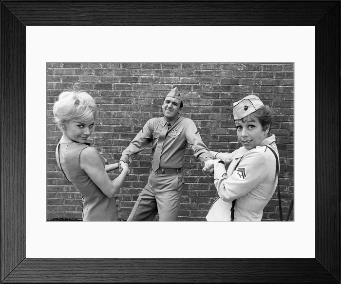 Framed Print : GOMER PYLE, U.S.M.C. from left: Elizabeth MacRae, Jim Nabors, Carol Burnett, 1964-1969