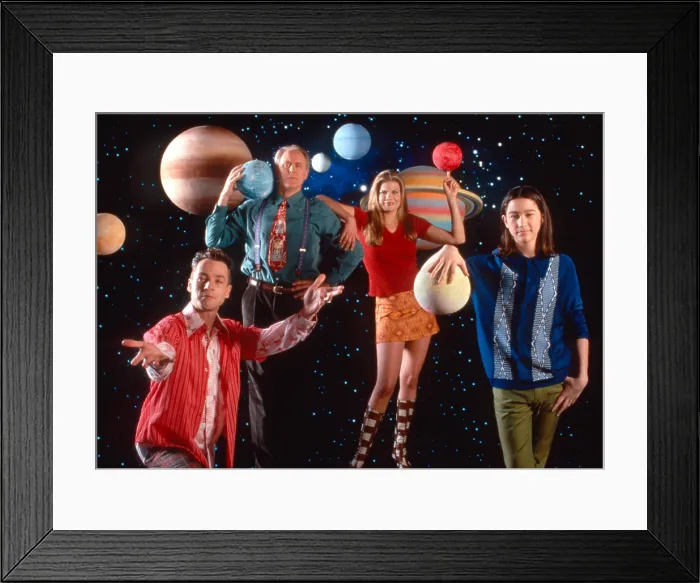Framed Print : 3RD ROCK FROM THE SUN, from left: French Stewart, John Ligthow, Kristen Johnston, Joseph Gordon-Levitt, 1996-2001 Framed Print : 3RD ROCK FROM THE SUN, from left: French Stewart, John Ligthow, Kristen Johnston, Joseph Gordon-Levitt, 1996-2001
