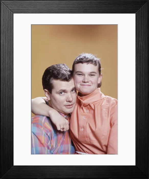 Framed Print : THE MANY LOVES OF DOBIE GILLIS, from left: Dwayne Hickman, Sheila James Kuehl, (1962), 1959-1963 Framed Print : THE MANY LOVES OF DOBIE GILLIS, from left: Dwayne Hickman, Sheila James Kuehl, (1962), 1959-1963