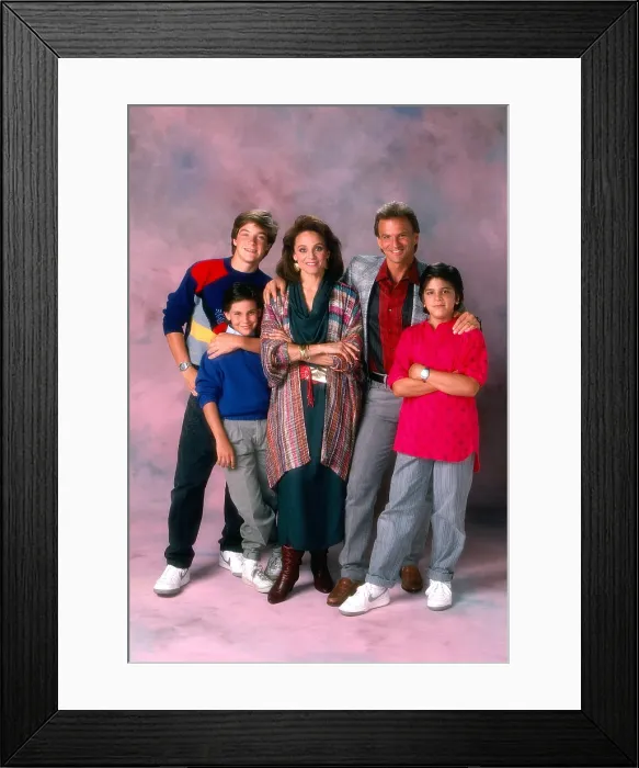 Framed Print : VALERIE, (aka THE HOGAN FAMILY, aka VALERIE'S FAMILY), from left: Jason Bateman, Jeremy Licht, Valerie Harper, Josh Taylor, Dan Ponce, (1986), 1986-1991