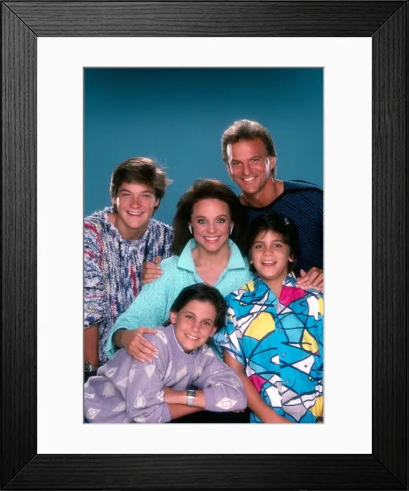 Framed Print : VALERIE, (aka THE HOGAN FAMILY, aka VALERIE'S FAMILY), clockwise from left: Jason Bateman, Valerie Harper, Josh Taylor, Dan Ponce, Jeremy Licht, (1986), 1986-1991