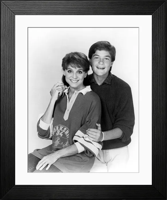 Framed Print : VALERIE, (aka THE HOGAN FAMILY, aka VALERIE'S FAMILY), from left: Valerie Harper, Jason Bateman, 1986-1991