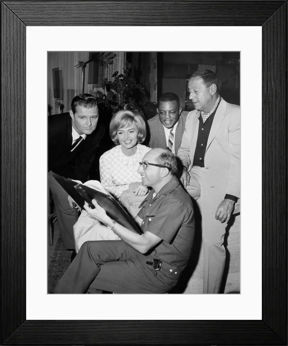 Framed Print : THE DONNA REED SHOW, Don Drysdale, Donna Reed, Willie Mays, Tony Owen, Sidney Miller, director, 1958-1966