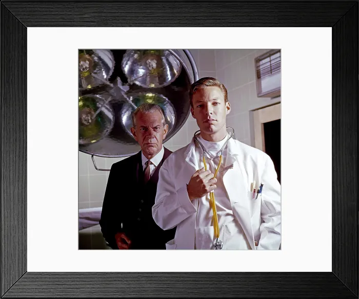 Framed Print : DR. KILDARE, from left: Raymond Massey, Richard Chamberlain, (1962), 1961-1966