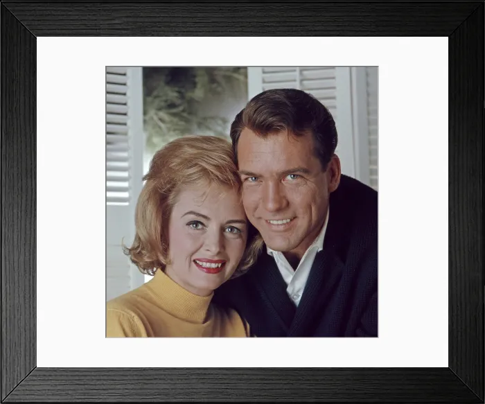 Framed Print : DONNA REED SHOW, from left: Donna Reed, Carl Betz (Dec 18, 1962), 1958-1966