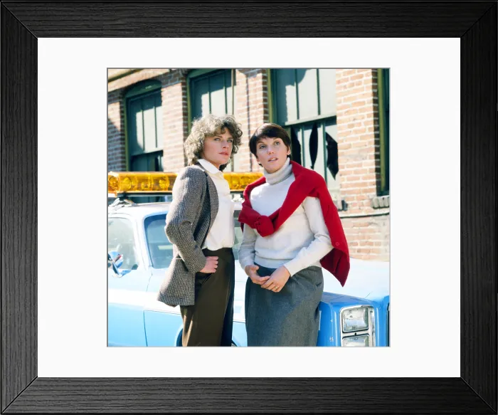 Framed Print : CAGNEY & LACEY, (aka CAGNEY AND LACEY), from left: Sharon Gless, Tyne Daly, 1981-1988