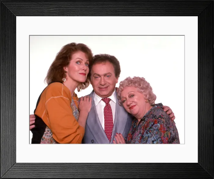 Framed Print : CHICKEN SOUP, from left: Lynn Redgrave, Jackie Mason, Rita Karin, 1989