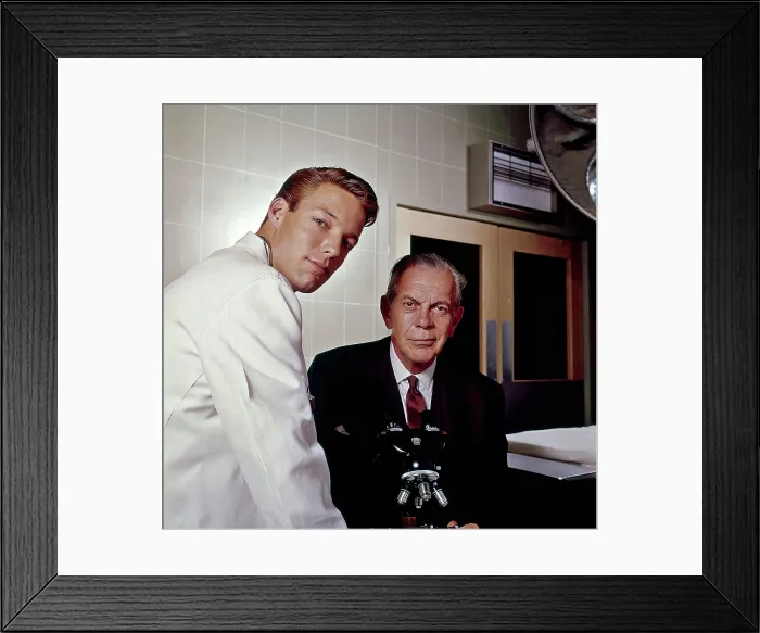 Framed Print : DR. KILDARE, from left: Richard Chamberlain, Raymond Massey, (1962), 1961-1966