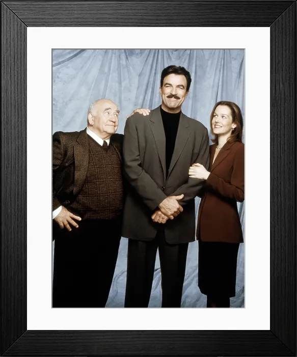 Framed Print : THE CLOSER, from left, Ed Asner, Tom Selleck, Penelope Ann Miller, 1998