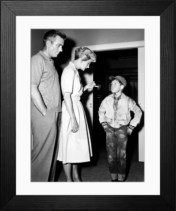 Framed Print : LEAVE IT TO BEAVER, from left, Hugh Beaumont, Barbara Billingsley, Jerry Mathers, 1957-63 (ca. late 1950s photo)