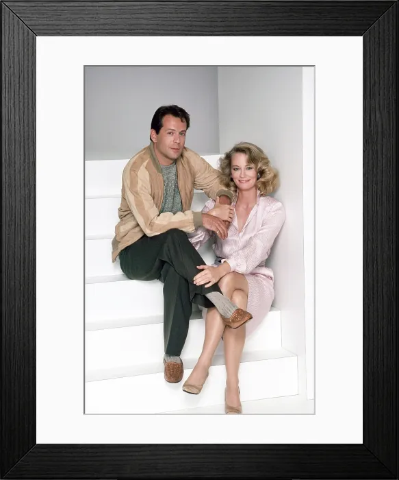 Framed Print : MOONLIGHTING, from left, Bruce Willis, Cybill Shepherd, 1985-89 (1985 photo) Framed Print : MOONLIGHTING, from left, Bruce Willis, Cybill Shepherd, 1985-89 (1985 photo)
