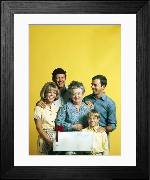 Framed Print : MAYBERRY R.F.D. from left, Arlene Golonka, George Lindsey, Frances Bavier, Buddy Foster, Ken Berry, 1968-71 (1968 photo)