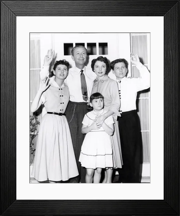 Framed Print : FATHER KNOWS BEST, from left, Elinor Donahue, Robert Young, Lauren Chapin (front), Jane Wyatt, Billy Gray, 1954-60 (1954 photo)