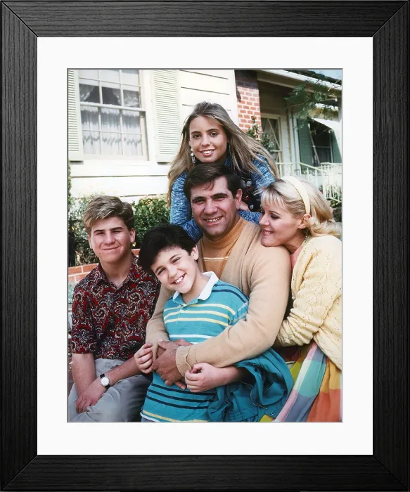 Framed Print : THE WONDER YEARS, clockwise from left: Jason Hervey, Olivia d'Abo, Dan Lauria (center), Alley Mills, Fred Savage, (1989), 1988-93