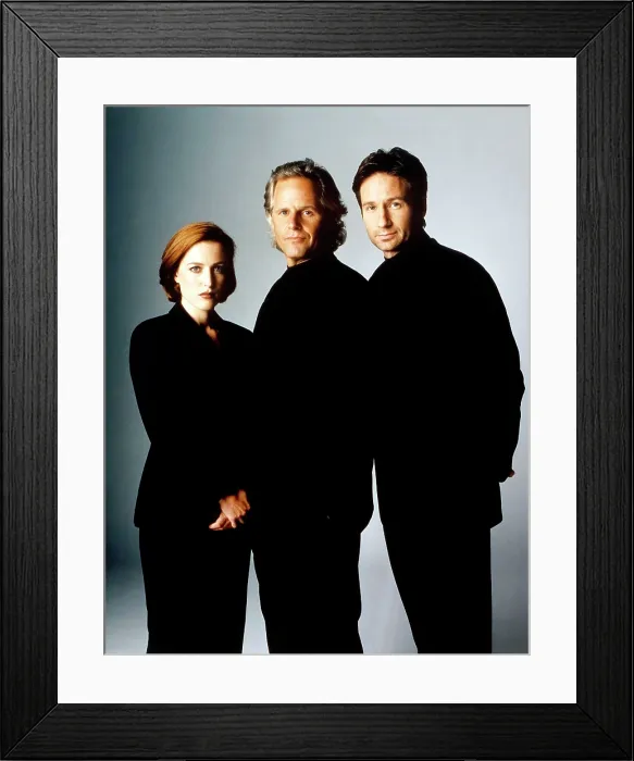 Framed Print : THE X-FILES, from left: Gillian Anderson, Chris Carter, David Duchovny, (1997), 1993-2018 Framed Print : THE X-FILES, from left: Gillian Anderson, Chris Carter, David Duchovny, (1997), 1993-2018