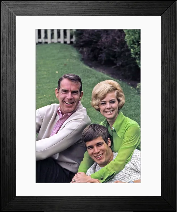 Framed Print : MY THREE SONS, Fred MacMurray, Tina Cole, Don Grady (below), 1960-72