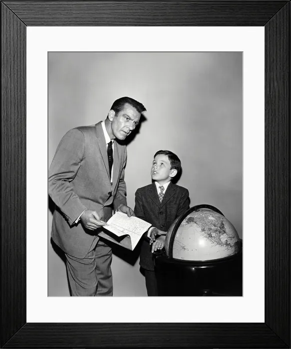 Framed Print : LEAVE IT TO BEAVER, from left, Hugh Beaumont, Jerry Mathers, 1957-63 (ca. late 1950s photo)