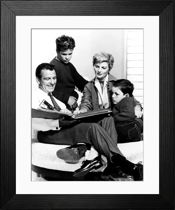 Framed Print : LEAVE IT TO BEAVER, from left, Hugh Beaumont, Tony Dow, Barbara Billingsley, Jerry Mathers, 1957-63 (ca. late 1950s photo)