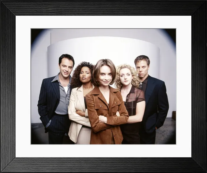 Framed Print : ALLY MCBEAL, from left: Gil Bellows, Lisa Nicole Carson, Calista Flockhart, Jane Krakowski, Greg Germann, 1997-2002