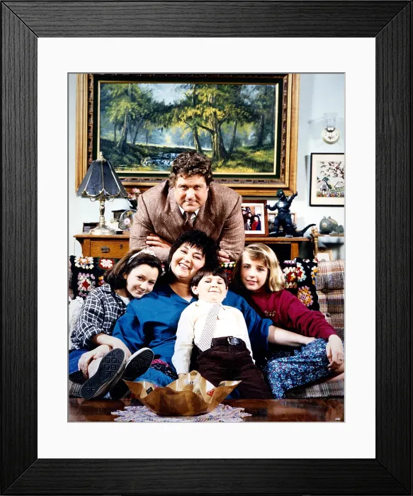Framed Print : ROSEANNE, clockwise from top, John Goodman, Sarah Chalke, Michael Fishman, Sara Gilbert, Roseanne, 1988-2018 (ca. 1988 photo)