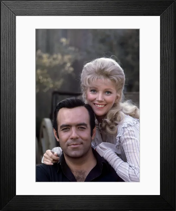 Framed Print : BONANZA, from left: Pernell Roberts, Kathie Browne, (1963), 1959-1973