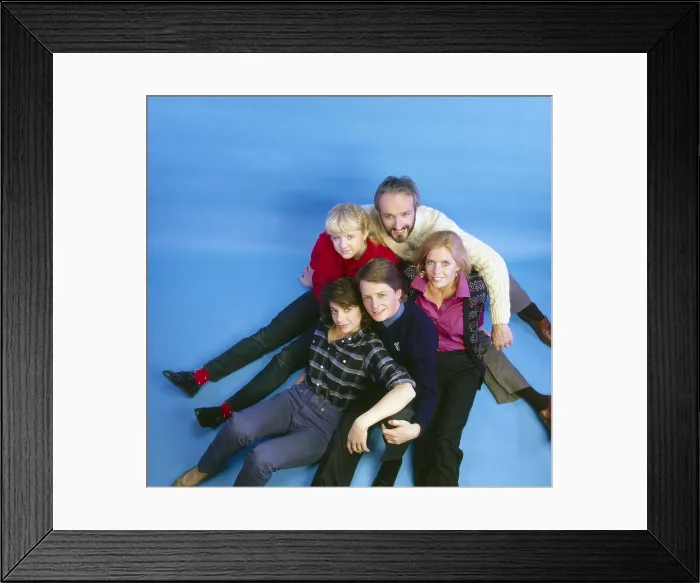 Framed Print : FAMILY TIES, clockwise from top, Michael Gross, Meredith Baxter, (aka Meredith Baxter Birney), Michael J. Fox, Justine Bateman, Tina Yothers, 1982-89 (1985 photo) Framed Print : FAMILY TIES, clockwise from top, Michael Gross, Meredith Baxter, (aka Meredith Baxter Birney), Michael J. Fox, Justine Bateman, Tina Yothers, 1982-89 (1985 photo)