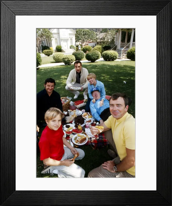 Framed Print : MAYBERRY R.F.D. clockwise from lower left, Buddy Foster, George Lindsey, Jack Dodson, Arlene Golonka, Paul Hartman, Ken Berry, 1968-71 (1970 photo) Framed Print : MAYBERRY R.F.D. clockwise from lower left, Buddy Foster, George Lindsey, Jack Dodson, Arlene Golonka, Paul Hartman, Ken Berry, 1968-71 (1970 photo)