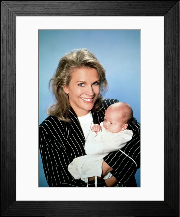 Framed Print : MURPHY BROWN, Candice Bergen, 1988-98 (1992 photo) Framed Print : MURPHY BROWN, Candice Bergen, 1988-98 (1992 photo)