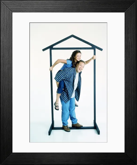 Framed Print : THE KING OF QUEENS, from left: Leah Remini, Kevin James, (1998), 1998-2007 Framed Print : THE KING OF QUEENS, from left: Leah Remini, Kevin James, (1998), 1998-2007