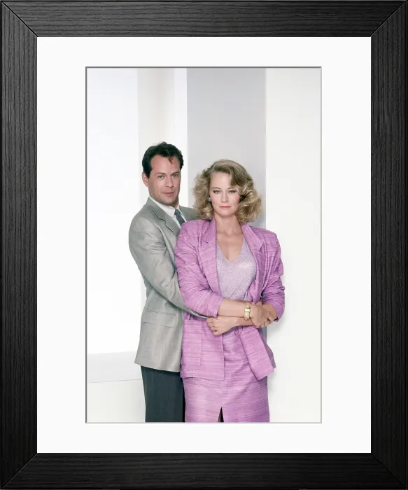 Framed Print : MOONLIGHTING, from left, Bruce Willis, Cybill Shepherd, 1985-89 (1985 photo) Framed Print : MOONLIGHTING, from left, Bruce Willis, Cybill Shepherd, 1985-89 (1985 photo)