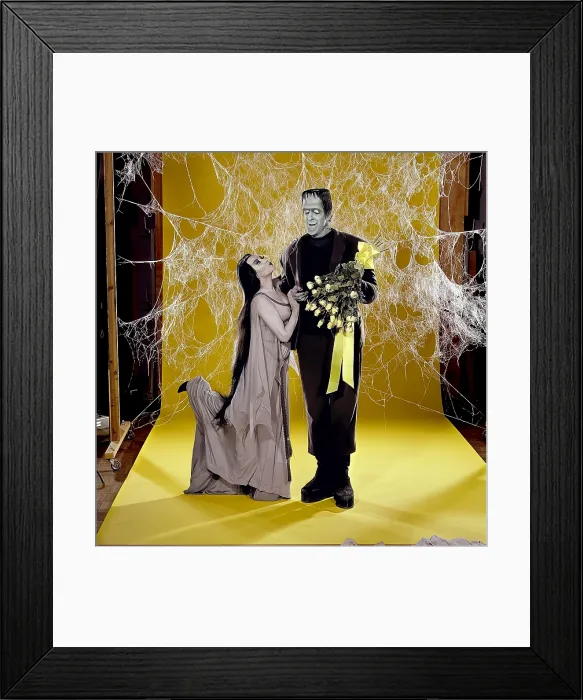 Framed Print : THE MUNSTERS, Yvonne De Carlo, Fred Gwynne, 1964-66