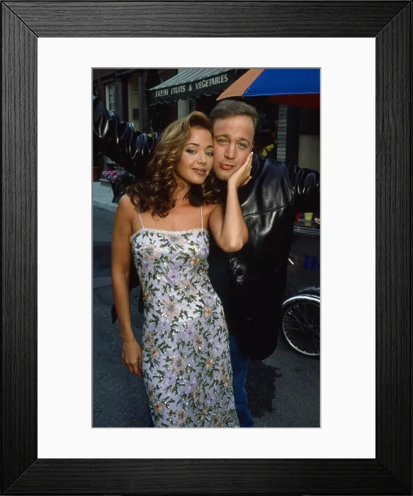 Framed Print : THE KING OF QUEENS, from left: Leah Remini, Kevin James, (1999), 1998-2007 Framed Print : THE KING OF QUEENS, from left: Leah Remini, Kevin James, (1999), 1998-2007