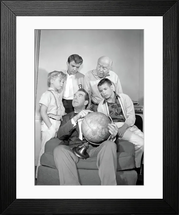 Framed Print : MY THREE SONS, clockwise from front center: Fred MacMurray, Stanley Livingston, Tim Considine, William Frawley, Don Grady, 1960-72 Framed Print : MY THREE SONS, clockwise from front center: Fred MacMurray, Stanley Livingston, Tim Considine, William Frawley, Don Grady, 1960-72