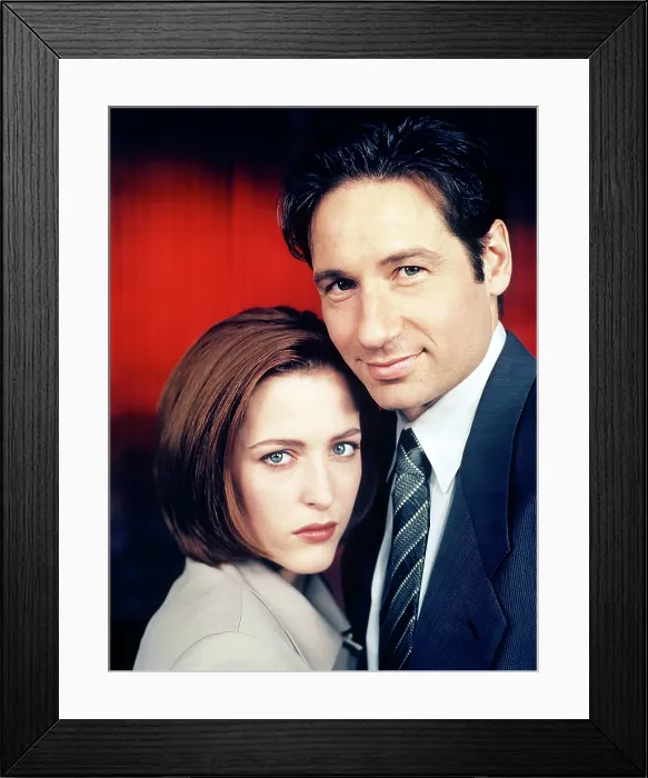 Framed Print : THE X-FILES, Gillian Anderson, David Duchovny, (1997), 1993-2018 Framed Print : THE X-FILES, Gillian Anderson, David Duchovny, (1997), 1993-2018