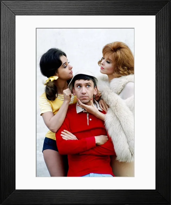 Framed Print : GILLIGAN'S ISLAND, from left, Dawn Wells, Bob Denver, Tina Louise, 1964-67 (1965 photo)