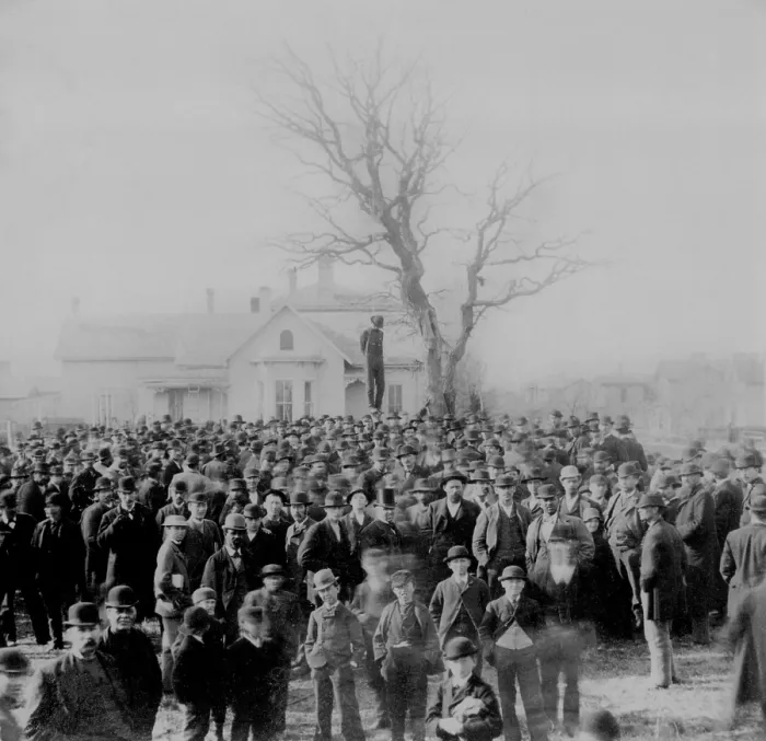 Framed Print : 1000 people gather to see the body of African American Frank McManus hanging from a tree in Minneapolis, Minnesota, three hours after his 4 AM lynching on April 28, 1882