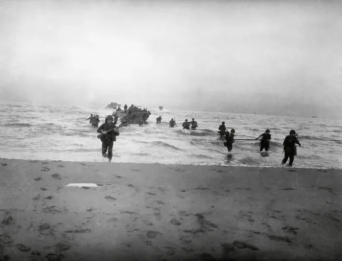 Framed Print : 143rd Infantry regiment Combat Team running onto a beach on the Gulf of Salerno, Italy. Sept. 9, 1943, World War 2. (BSLOC_2014_10_25)