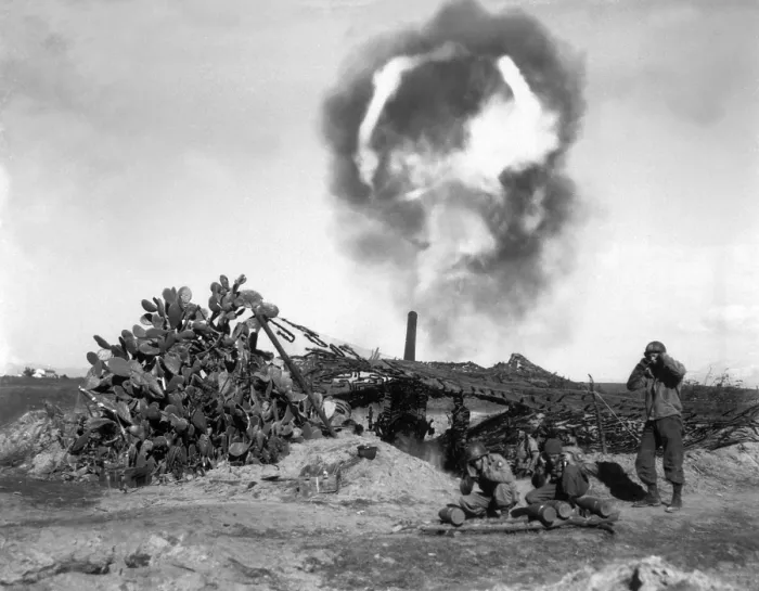Framed Print : A 155mm gun fired by U.S. troops in the Nettuno area of the Anzio Beachhead. German troops in the hills east of Anzio launched a protracted siege to dislodge the Allied forces