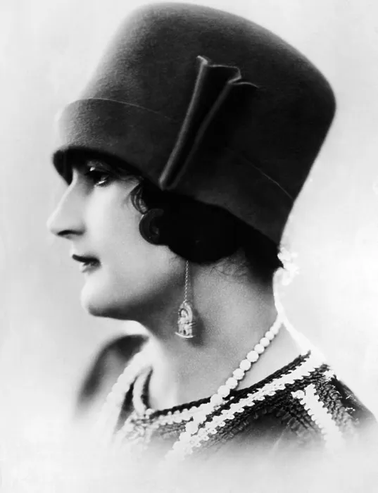 Framed Print : 1927 felt cloche hat from Paris. The name cloche means bell in French. The turned up brim frames the models short curls Framed Print : 1927 felt cloche hat from Paris. The name cloche means bell in French. The turned up brim frames the models short curls