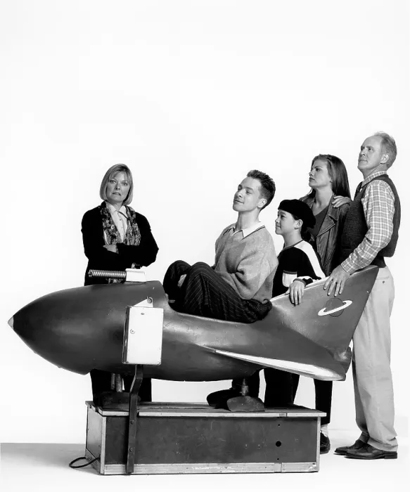 Framed Print : 3RD ROCK FROM THE SUN, from left: Jane Curtin, French Stewart, Joseph Gordon-Levitt, Kristen Johnston, John Lithgow, 1996-2001