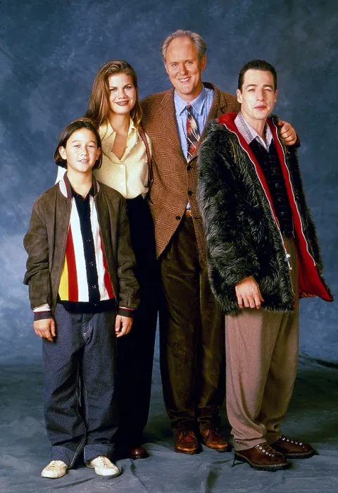 Framed Print : 3RD ROCK FROM THE SUN, from left: Joseph Gordon-Levitt, Kristen Johnston, John Lithgow, French Stewart, 1996-2001