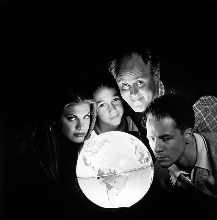 Framed Print : 3RD ROCK FROM THE SUN, from left: Kristen Johnston, Joseph Gordon-Levitt, John Lithgow, French Stewart, 1996-2001