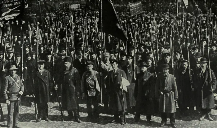 Framed Print : 40, 000 Russians were armed to defend Petrograd against the Gen. Korniloff. Aug. 1917 Framed Print : 40, 000 Russians were armed to defend Petrograd against the Gen. Korniloff. Aug. 1917