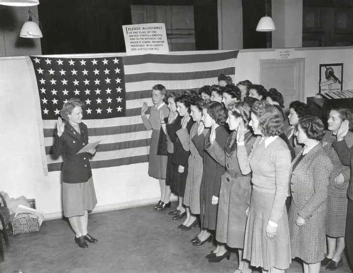 Framed Print : 43 women, all American Citizens residing in London, are sworn into the U.S. Women's Army Corps. Oct. 16, 1944. World War 2. (BSLOC_2014_10_195)