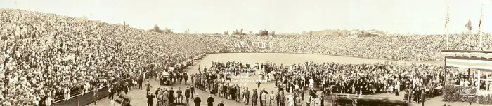 Framed Print : 50, 000 people greeting President Woodrow Wilson (1856-1924) at stadium, San Diego, California, Sept. 19, 1919